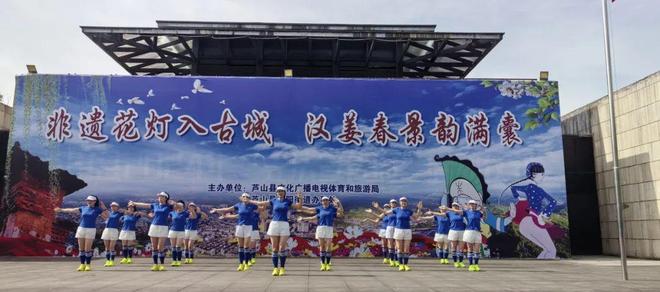 非遗花灯点亮古城春韵群众共庆五一劳动节(图3)