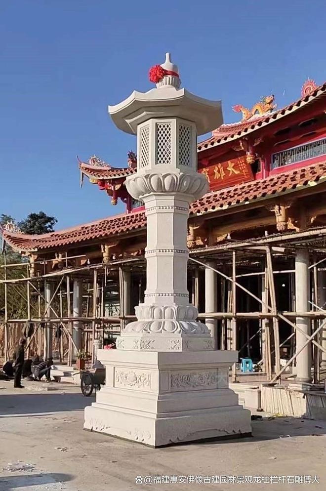 Emc易倍体育：石雕灯笼石材选择的重要性：优质石材打造经典之作(图2)