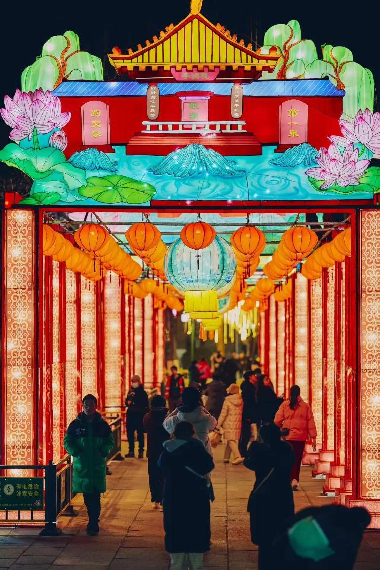 “泉”在济南过大年｜济南公园“扮靓”迎新春共赏年味狂欢盛宴_今日头条_大众网(图2)